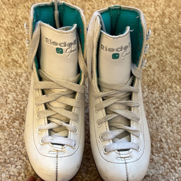 Riedel White Skates with Blade Covers - Sz J12 - Picture 2 of 8